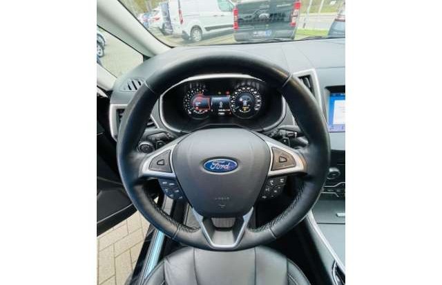 Ford S-MAX Titanium AWD Leder LED Navi Keyless Kurvenlicht e-