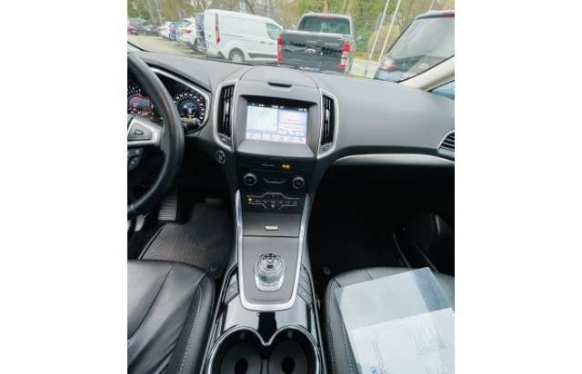 Ford S-MAX Titanium AWD Leder LED Navi Keyless Kurvenlicht e-