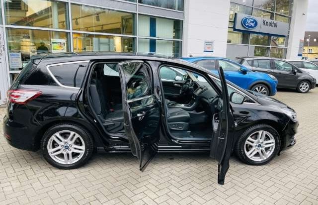 Ford S-MAX Titanium AWD Leder LED Navi Keyless Kurvenlicht e-