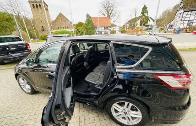 Ford S-MAX Titanium AWD Leder LED Navi Keyless Kurvenlicht e-