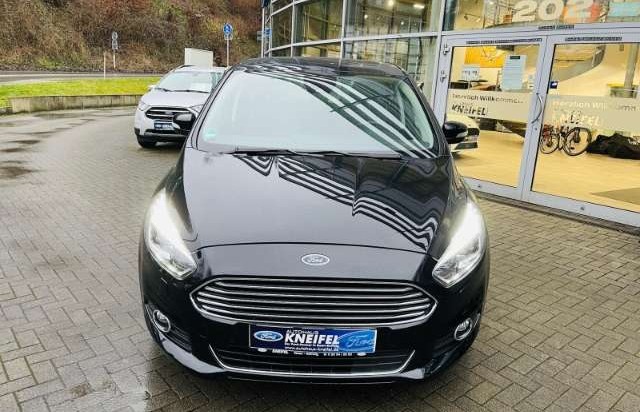 Ford S-MAX Titanium AWD Leder LED Navi Keyless Kurvenlicht e-