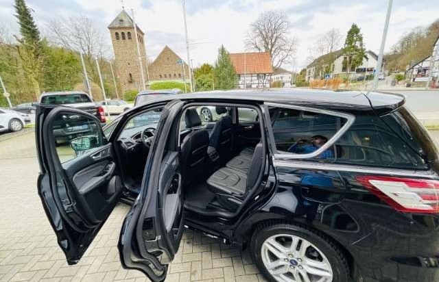 Ford S-MAX Titanium AWD Leder LED Navi Keyless Kurvenlicht e-