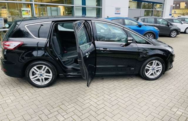 Ford S-MAX Titanium AWD Leder LED Navi Keyless Kurvenlicht e-