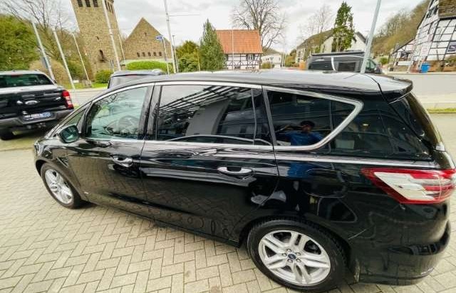 Ford S-MAX Titanium AWD Leder LED Navi Keyless Kurvenlicht e-