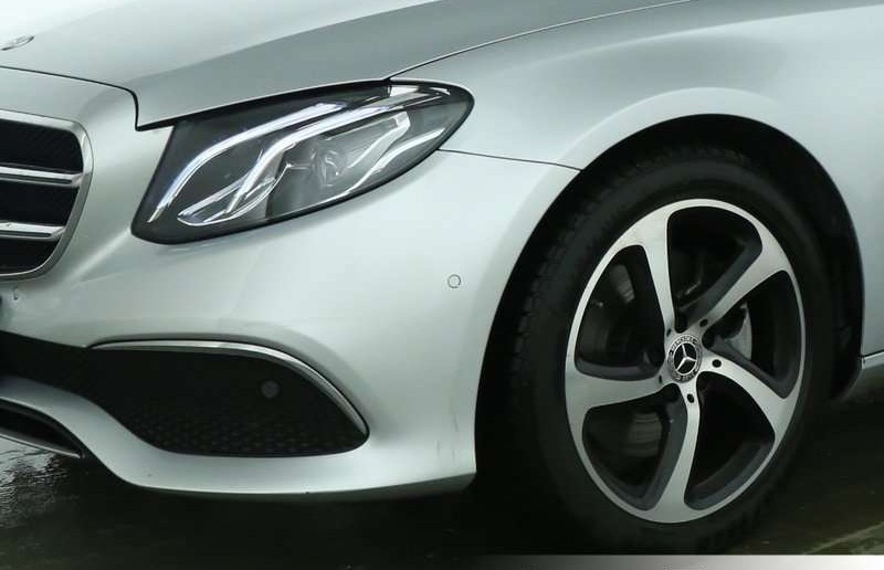 Mercedes-Benz Třídy E 220 T d SPORTSTYLE Avantgarde AHK LED Navi DAB  Klima