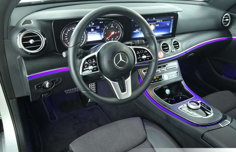 Mercedes-Benz Třídy E 220 T d SPORTSTYLE Avantgarde AHK LED Navi DAB  Klima