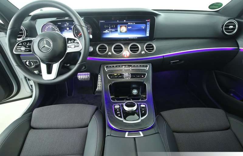 Mercedes-Benz Třídy E 220 T d SPORTSTYLE Avantgarde AHK LED Navi DAB  Klima