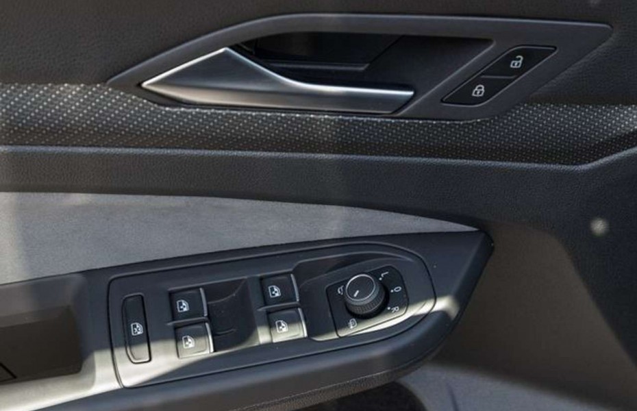 Volkswagen Golf 2.0 TDI DSG TOP R-LINE NAVI AHK PANO STANDHZG