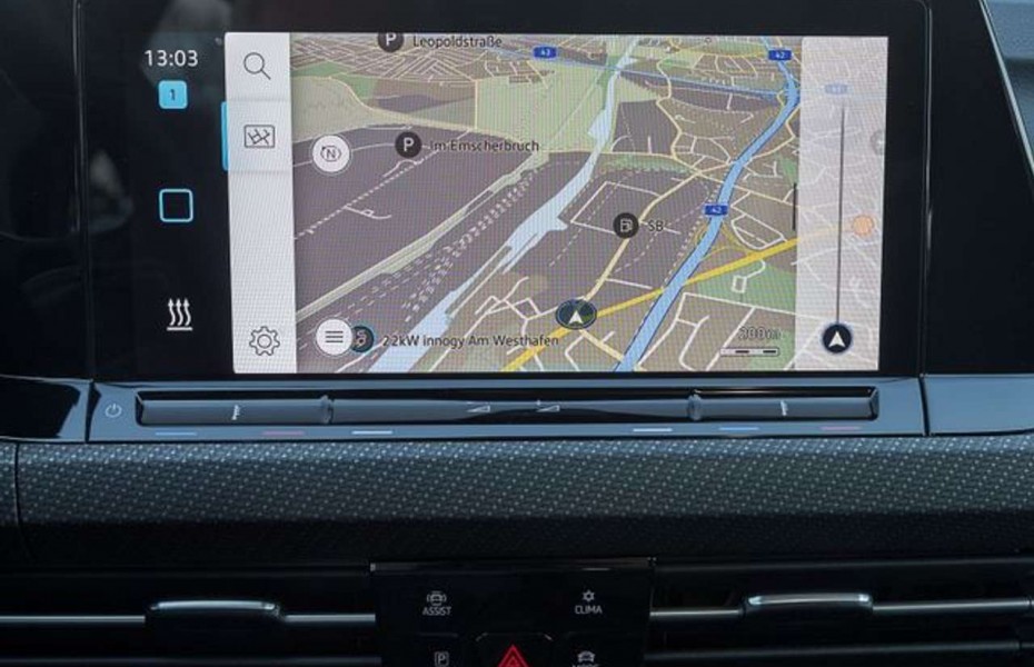 Volkswagen Golf 2.0 TDI DSG TOP R-LINE NAVI AHK PANO STANDHZG