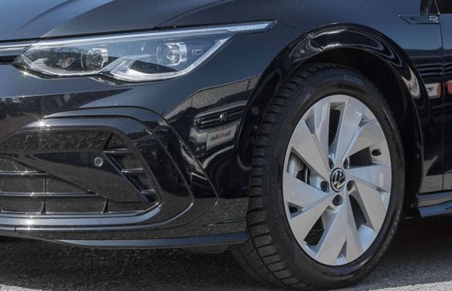 Volkswagen Golf 2.0 TDI DSG TOP R-LINE NAVI AHK PANO STANDHZG