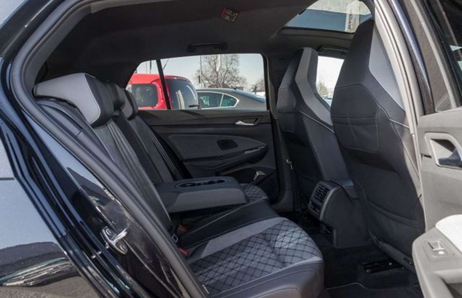 Volkswagen Golf 2.0 TDI DSG TOP R-LINE NAVI AHK PANO STANDHZG