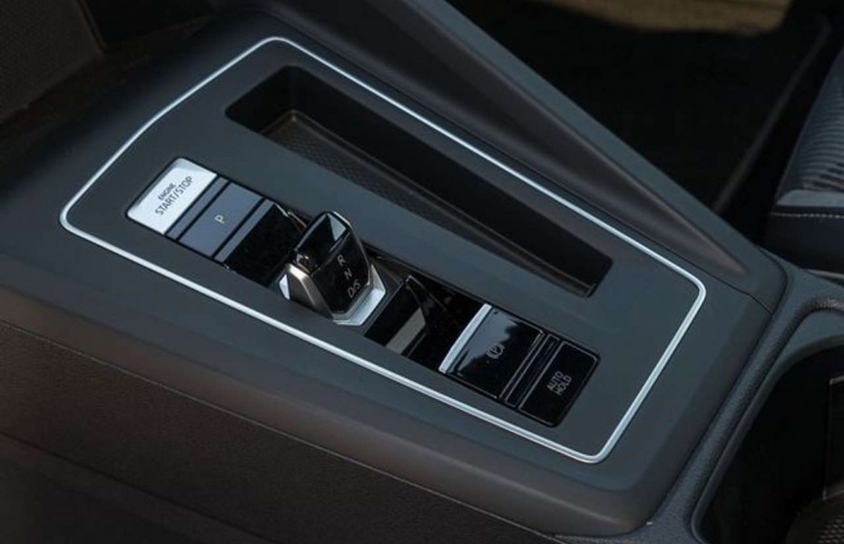 Volkswagen Golf 2.0 TDI DSG TOP R-LINE NAVI AHK PANO STANDHZG