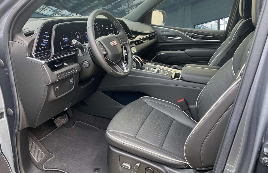Cadillac Escalade Sport 4WD 6.2 V8 Fire Stick