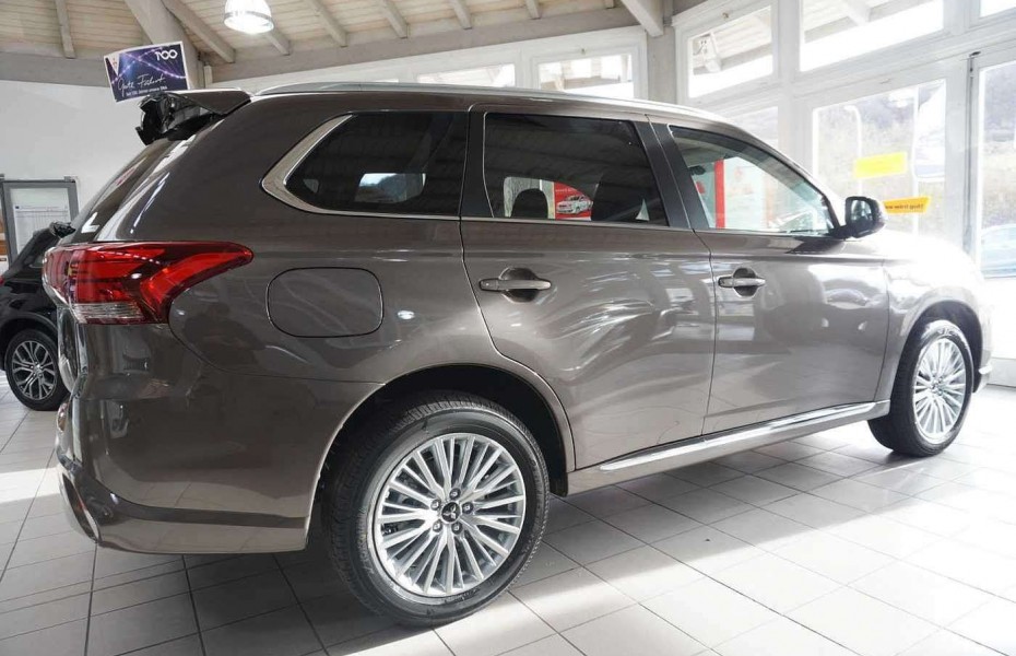 Mitsubishi Outlander Plug-In Hybrid MJ20 KAMERA/SHZG