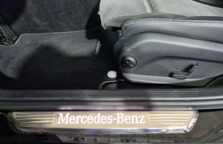 Mercedes-Benz Třídy C d T Avantgarde AHK+LED+Kamera+Distron+Ambi Navi
