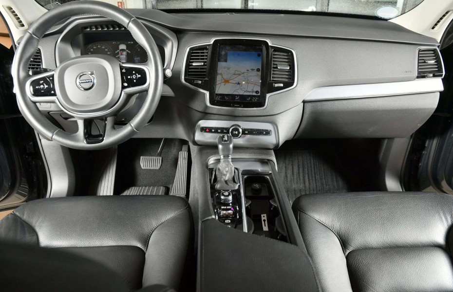 Volvo XC90 D5 Momentum AWD Navi BLIS ACC Leder Kamera CD