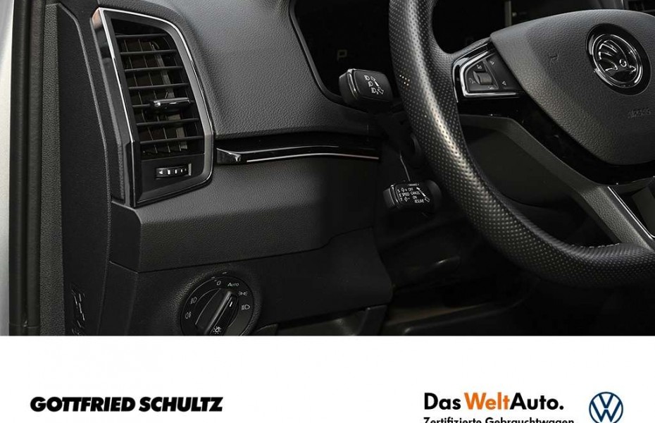 Škoda Karoq 1.5 TSI Sportline DSG LED NAVI PANO AHK SHZ PDC LM