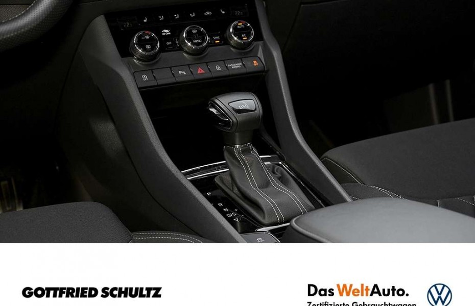 Škoda Karoq 1.5 TSI Sportline DSG LED NAVI PANO AHK SHZ PDC LM