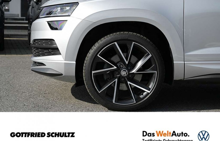 Škoda Karoq 1.5 TSI Sportline DSG LED NAVI PANO AHK SHZ PDC LM