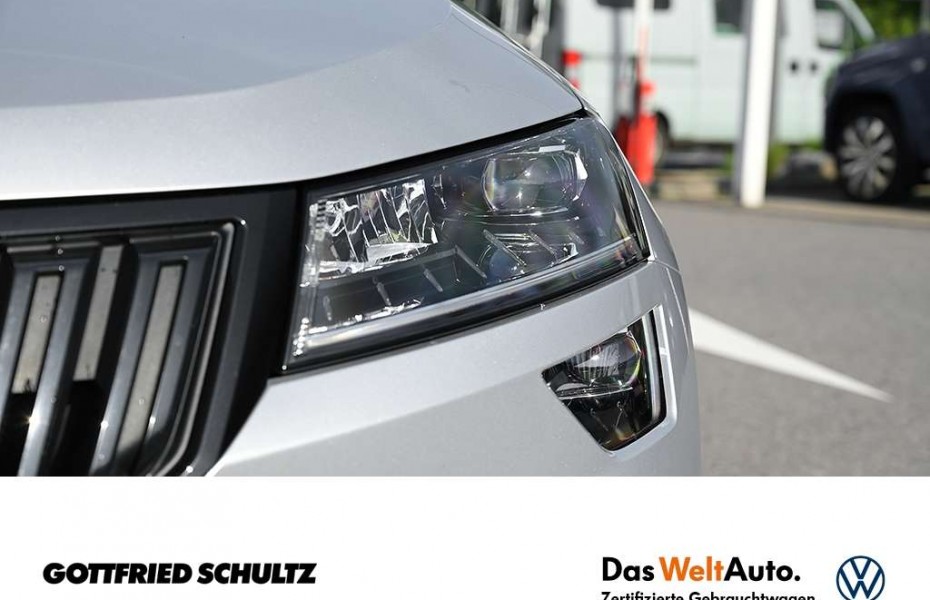 Škoda Karoq 1.5 TSI Sportline DSG LED NAVI PANO AHK SHZ PDC LM
