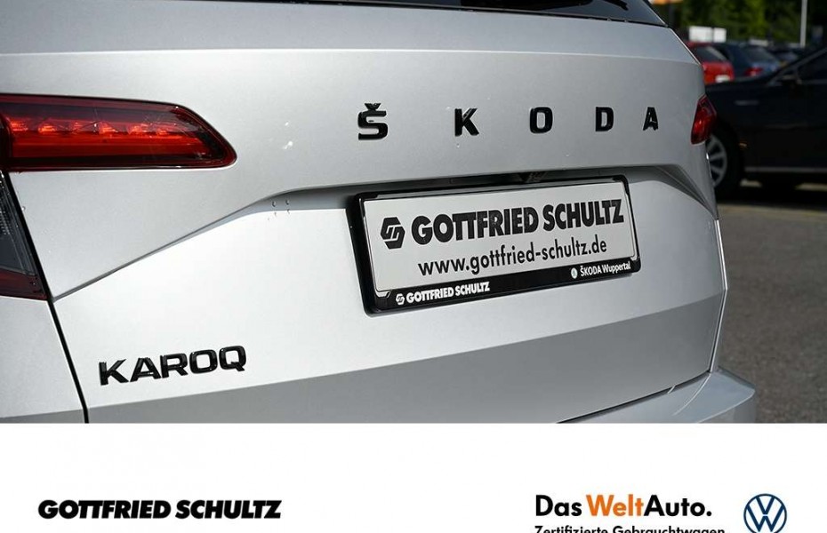 Škoda Karoq 1.5 TSI Sportline DSG LED NAVI PANO AHK SHZ PDC LM