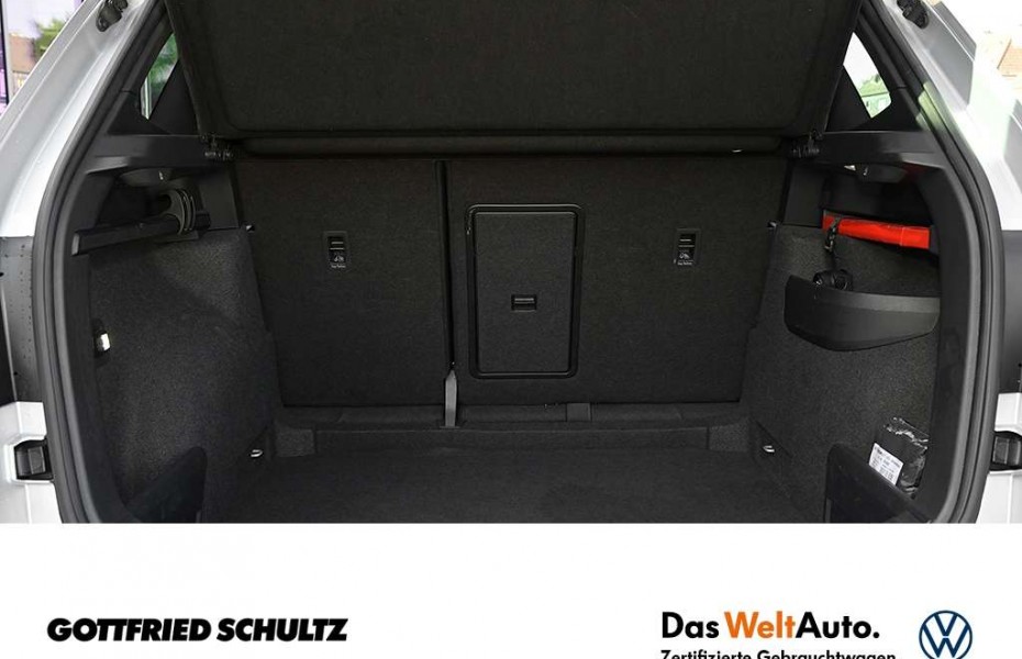 Škoda Karoq 1.5 TSI Sportline DSG LED NAVI PANO AHK SHZ PDC LM