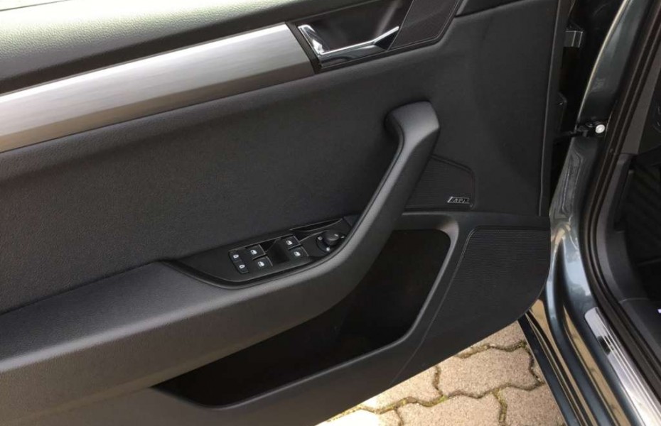 Škoda Superb Combi 2.0TDI DSG Premium Edition Xenon Navi AHK DC