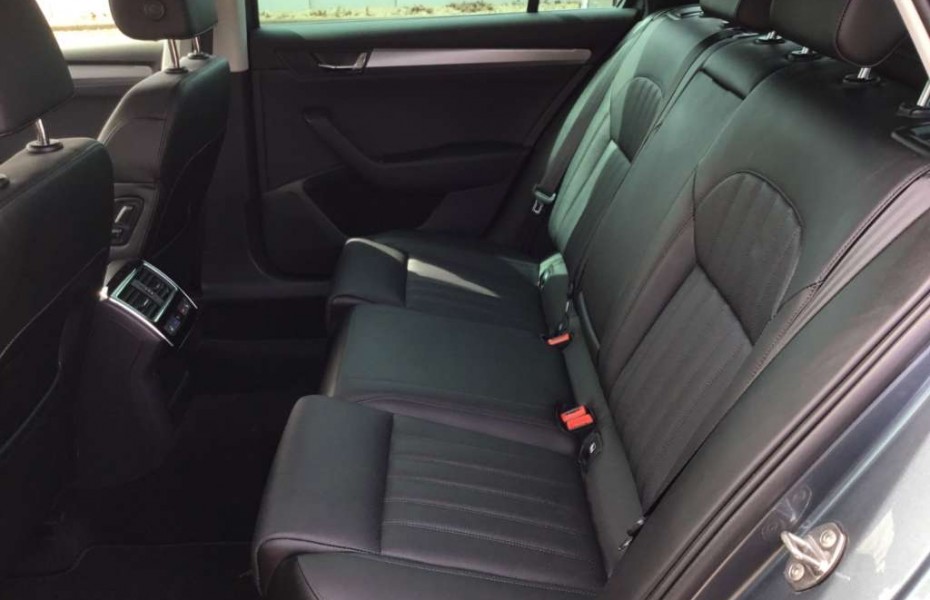 Škoda Superb Combi 2.0TDI DSG Premium Edition Xenon Navi AHK DC