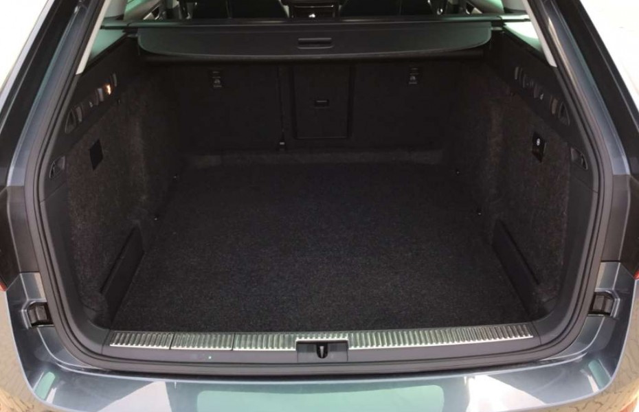 Škoda Superb Combi 2.0TDI DSG Premium Edition Xenon Navi AHK DC