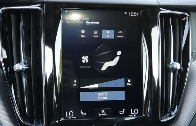 Volvo XC60 T8 Twin Engine R-Design LED HUD PANORAMA