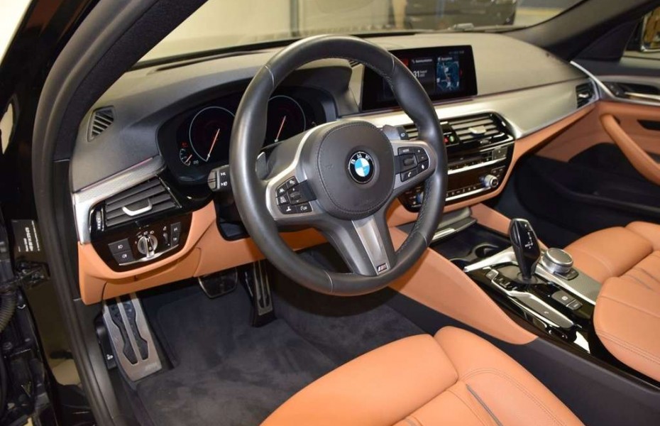 BMW Řada 5 530dA M-Sport Navi HUD Taž AdTemp Pano LED