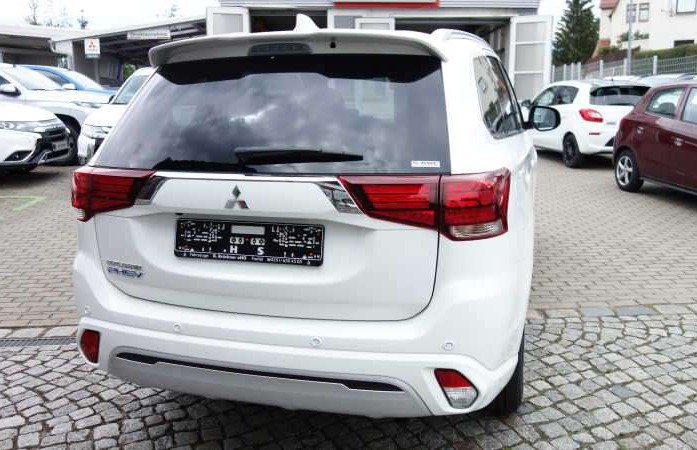 Mitsubishi Outlander PHEV 2.4 PLUS FA-Paket