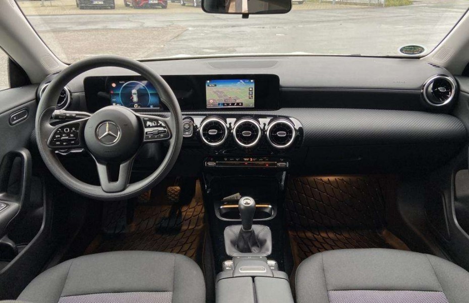 Mercedes-Benz CLA 180 d SB MBUX+AHK+LED+SHZ+PDC+Klima+16' LM