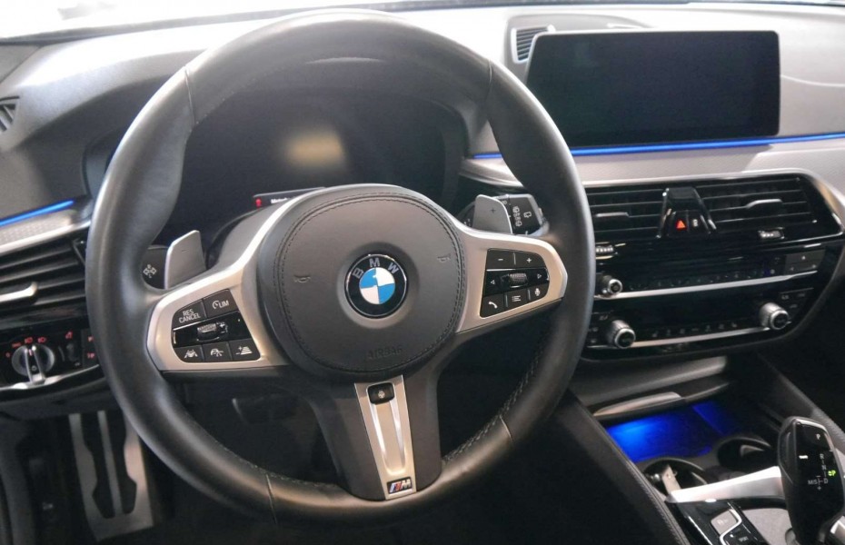 BMW Řada 5 d xDrive Touring A M-Sport NP 89.248,-