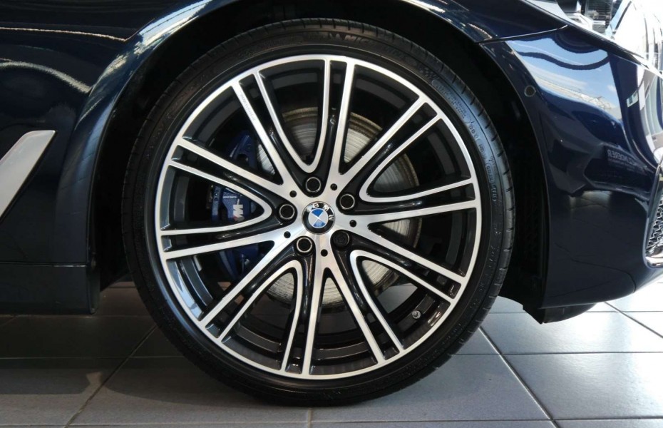 BMW Řada 5 d xDrive Touring A M-Sport NP 89.248,-