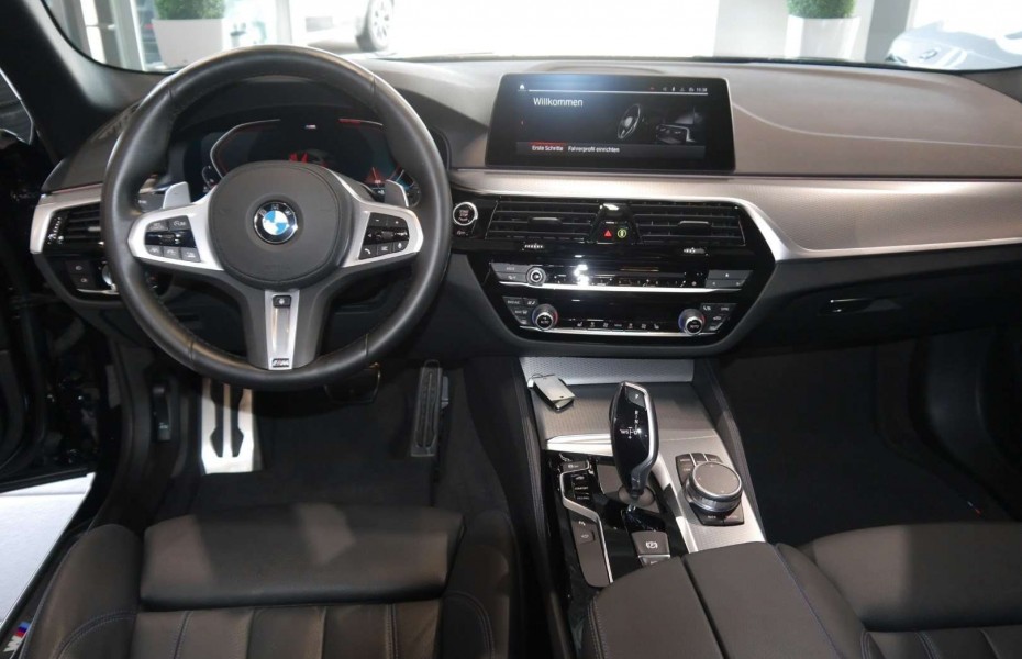 BMW Řada 5 d xDrive Touring A M-Sport NP 89.248,-
