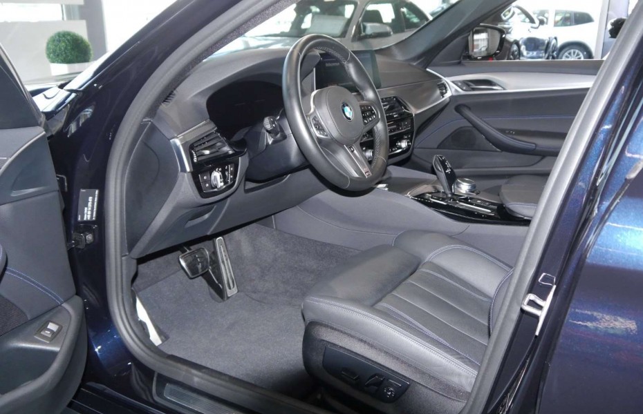 BMW Řada 5 d xDrive Touring A M-Sport NP 89.248,-