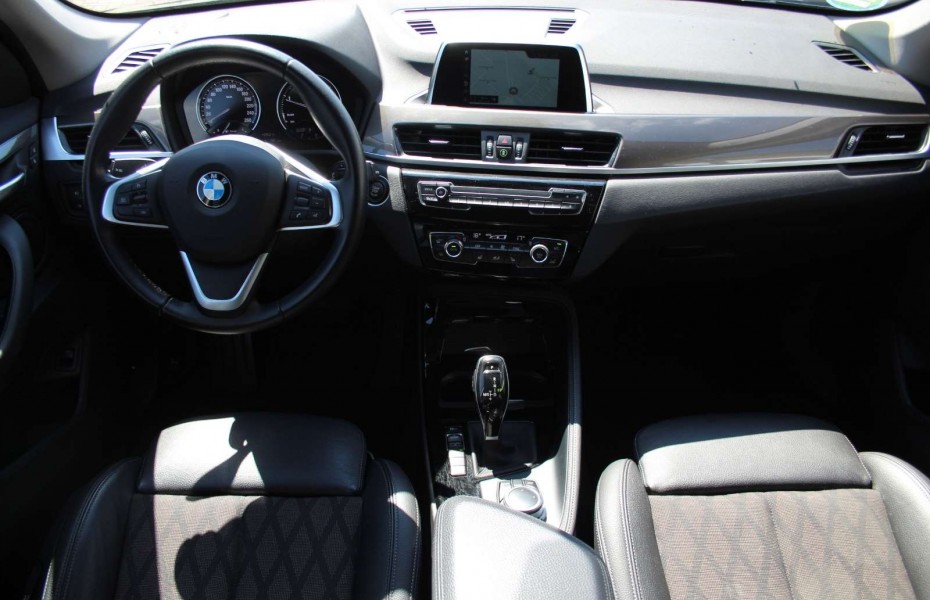 BMW X1 sDrive20d xLine Shz LED PA PDC CarPlay Navi