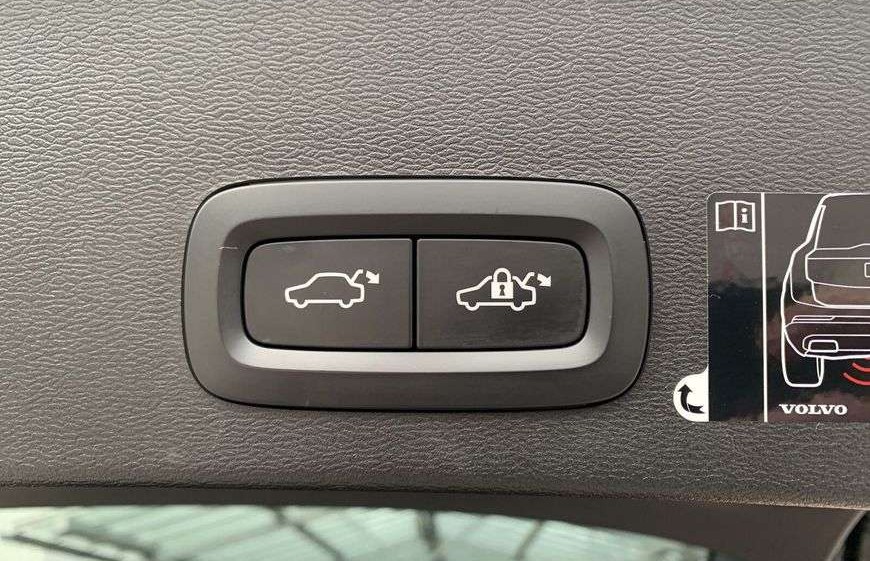 Volvo XC40 T5 AWD Inscription TOP Pano LED Taž AdTemp Apple