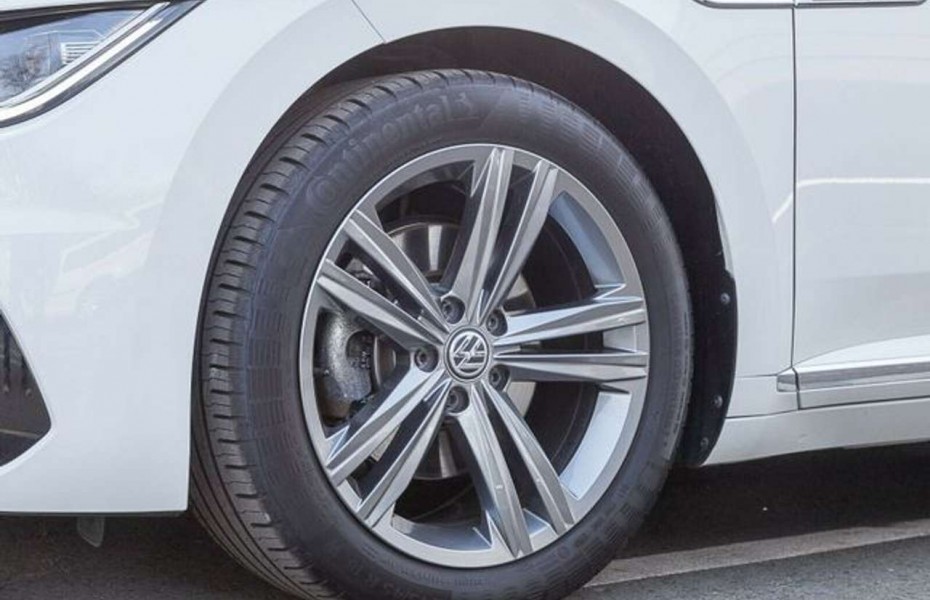 Volkswagen Arteon 2.0 TDI DSG 4M R-LINE DYNAUDIO AHK KAMERA