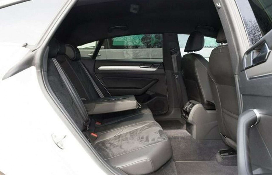 Volkswagen Arteon 2.0 TDI DSG 4M R-LINE DYNAUDIO AHK KAMERA