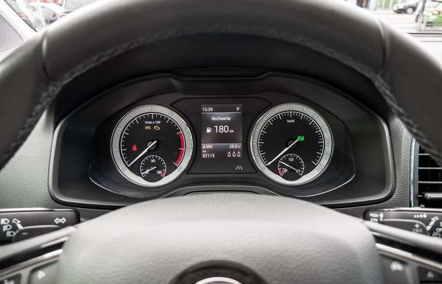 Škoda Karoq 1.5 TSI Style NAVI AHK KAMERA ACC