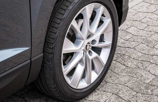 Škoda Karoq 1.5 TSI Style NAVI AHK KAMERA ACC