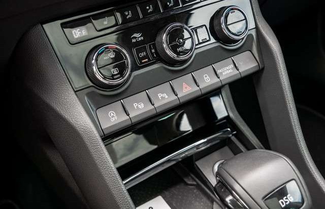 Škoda Karoq 1.5 TSI Style NAVI AHK KAMERA ACC