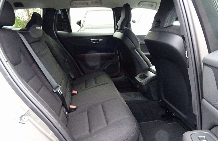 Volvo V60 D4 Momentum Pro IntelliSafe/Sitzheizung/BLIS