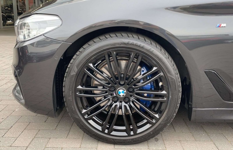 BMW Řada 5 d Touring| M Sportpaket| DrivAssPro| ParkAss| Head