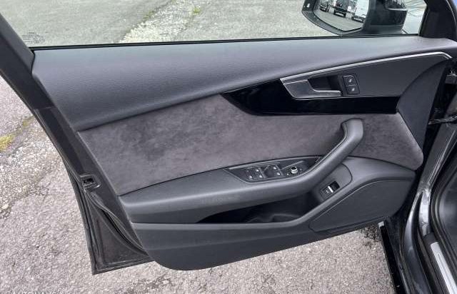 Audi A4 Avant 40 TFSI S-Line - LED Navi PDC Bluetooth
