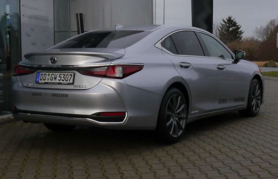 Lexus ES 300h Luxury Line HeadUp 360 LED Navi