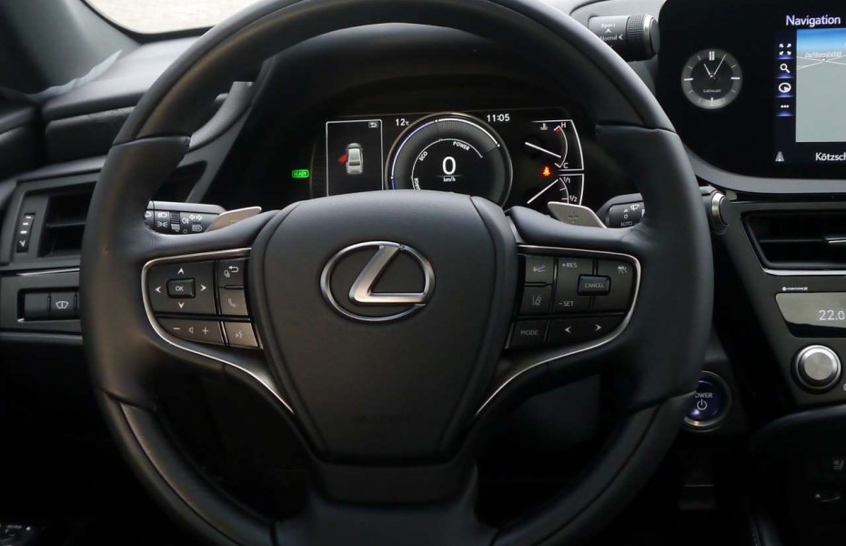 Lexus ES 300h Luxury Line HeadUp 360 LED Navi