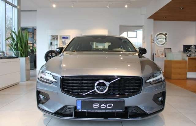 Volvo S60 B4 R Design mit B&W,360Kam., StandHZG,HUD,ACC,Pano